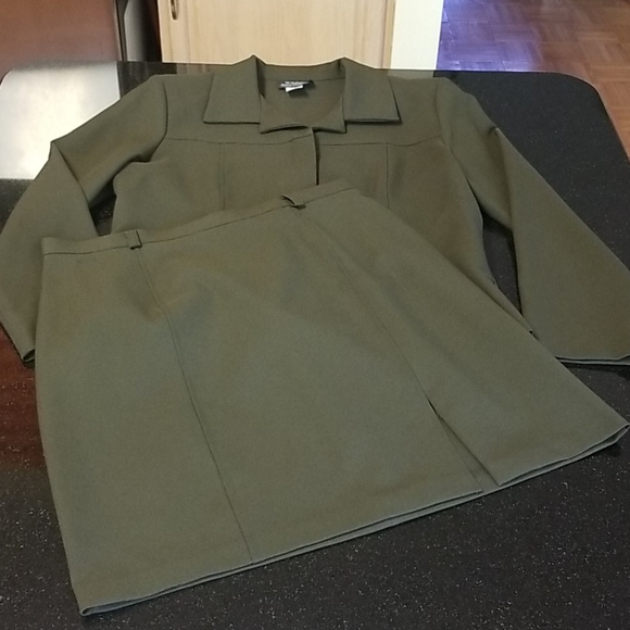 🐢OD Green Skirt Set - Picture 3 of 10